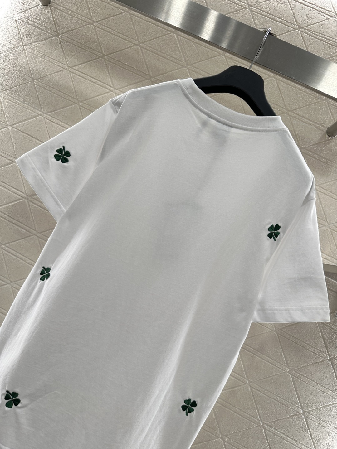 ♥Dio*♥2026新品上架 刺绣四叶草字母徽标𝑇𝑒𝑒定制YB原生全棉材质，质感高级，舒适柔软，圆领宽松