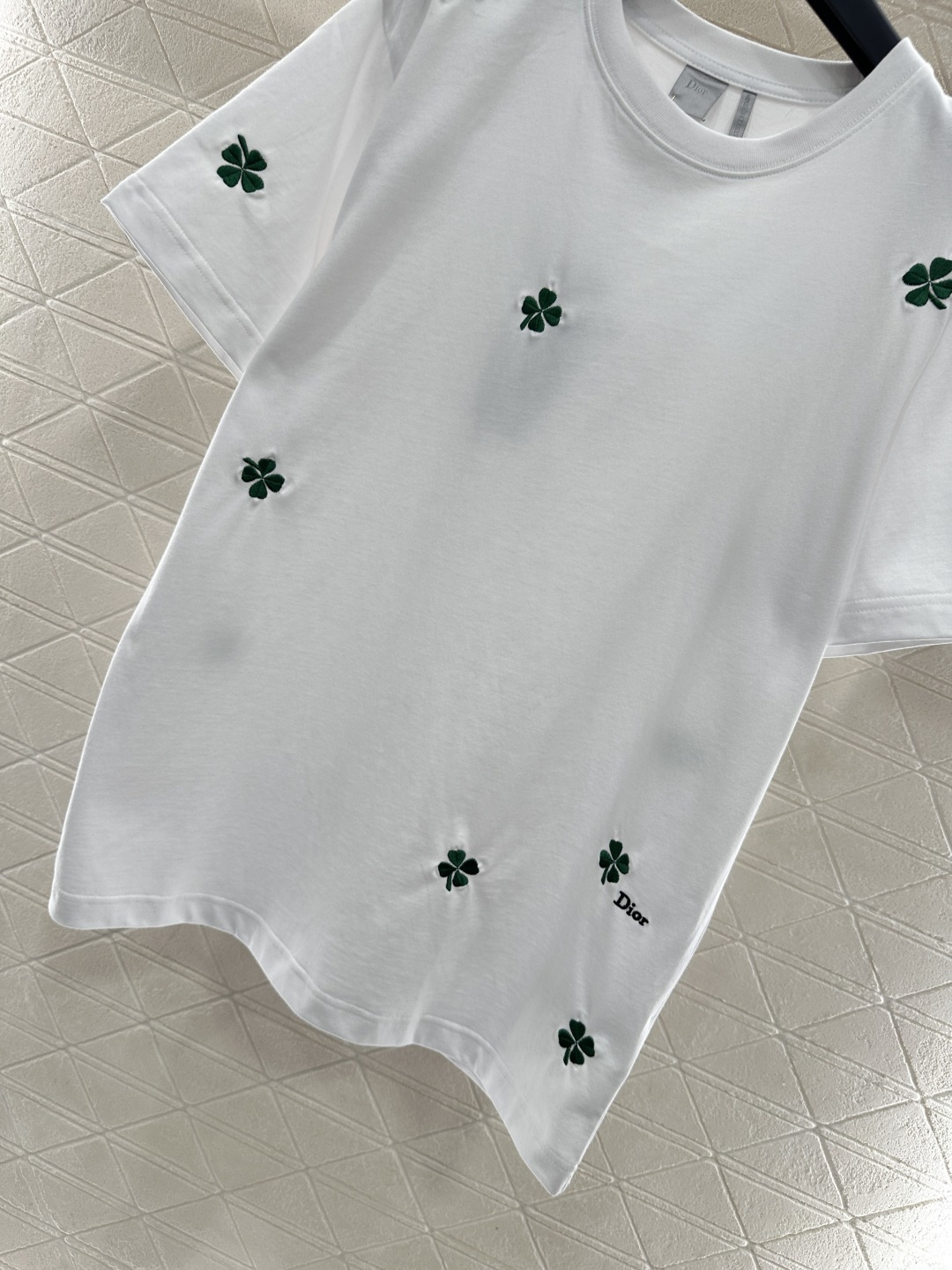 ♥Dio*♥2026新品上架 刺绣四叶草字母徽标𝑇𝑒𝑒定制YB原生全棉材质，质感高级，舒适柔软，圆领宽松