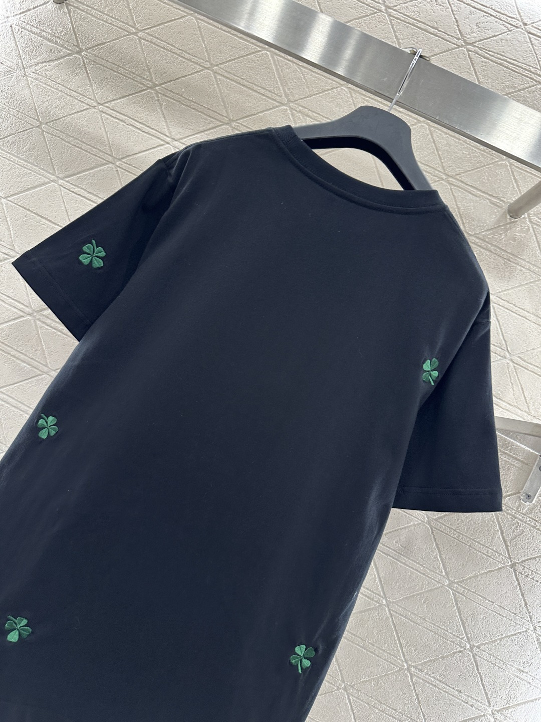 ♥Dio*♥2026新品上架 刺绣四叶草字母徽标𝑇𝑒𝑒定制YB原生全棉材质，质感高级，舒适柔软，圆领宽松