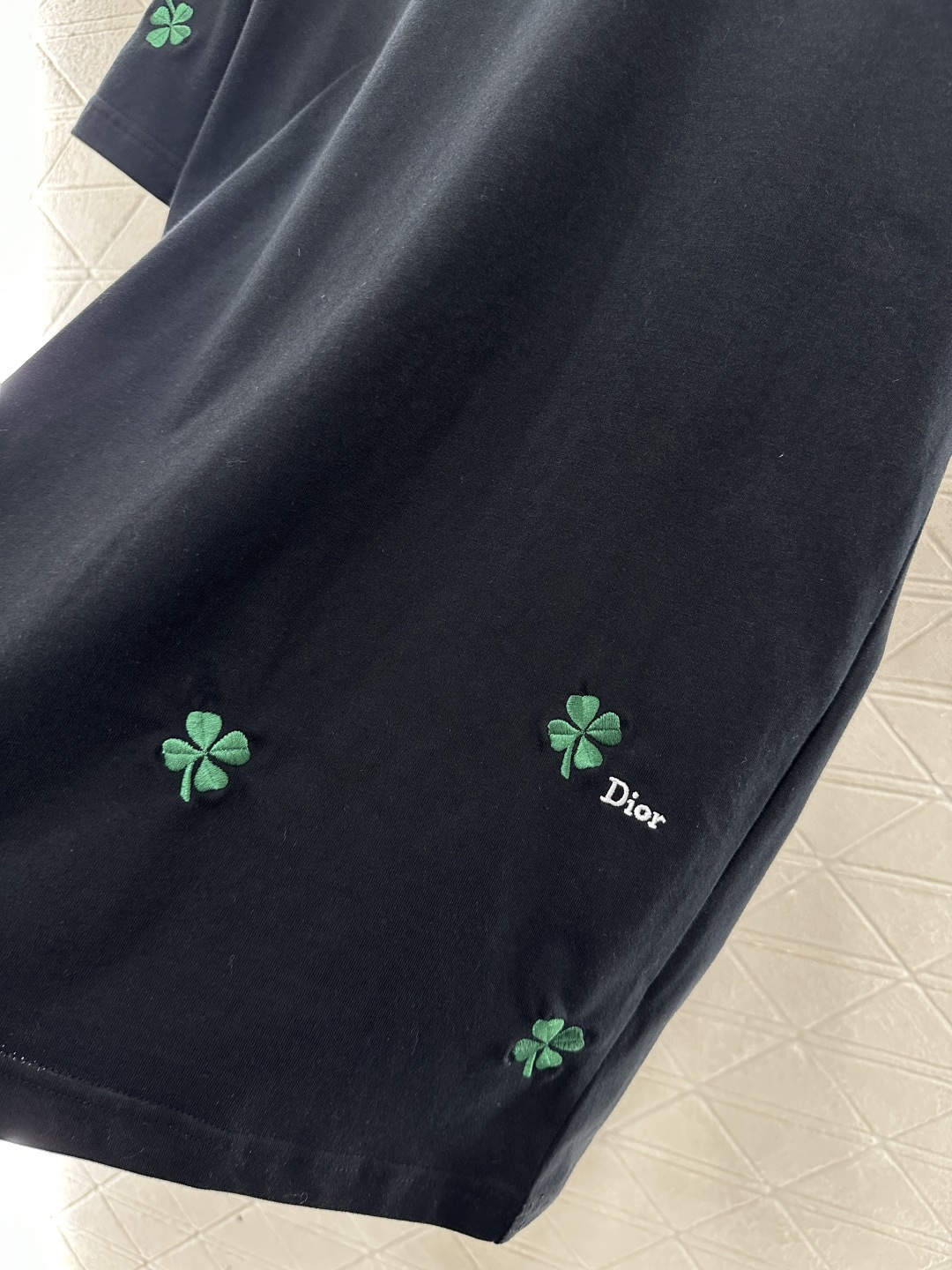 ♥Dio*♥2026新品上架 刺绣四叶草字母徽标𝑇𝑒𝑒定制YB原生全棉材质，质感高级，舒适柔软，圆领宽松