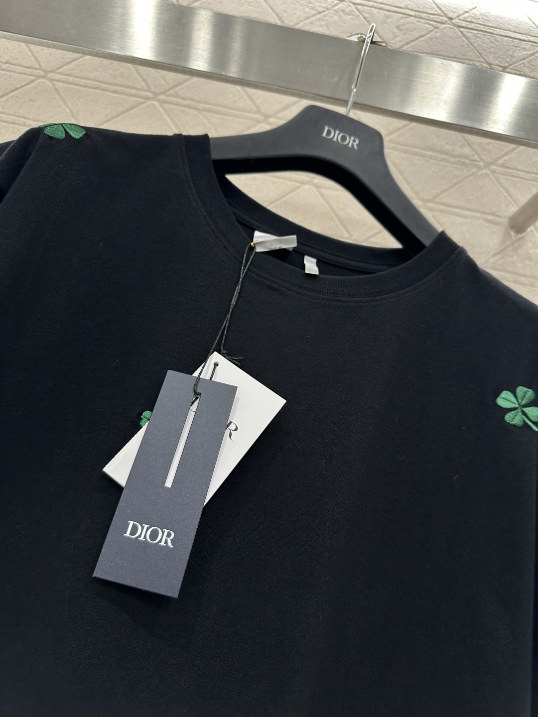 ♥Dio*♥2026新品上架 刺绣四叶草字母徽标𝑇𝑒𝑒定制YB原生全棉材质，质感高级，舒适柔软，圆领宽松