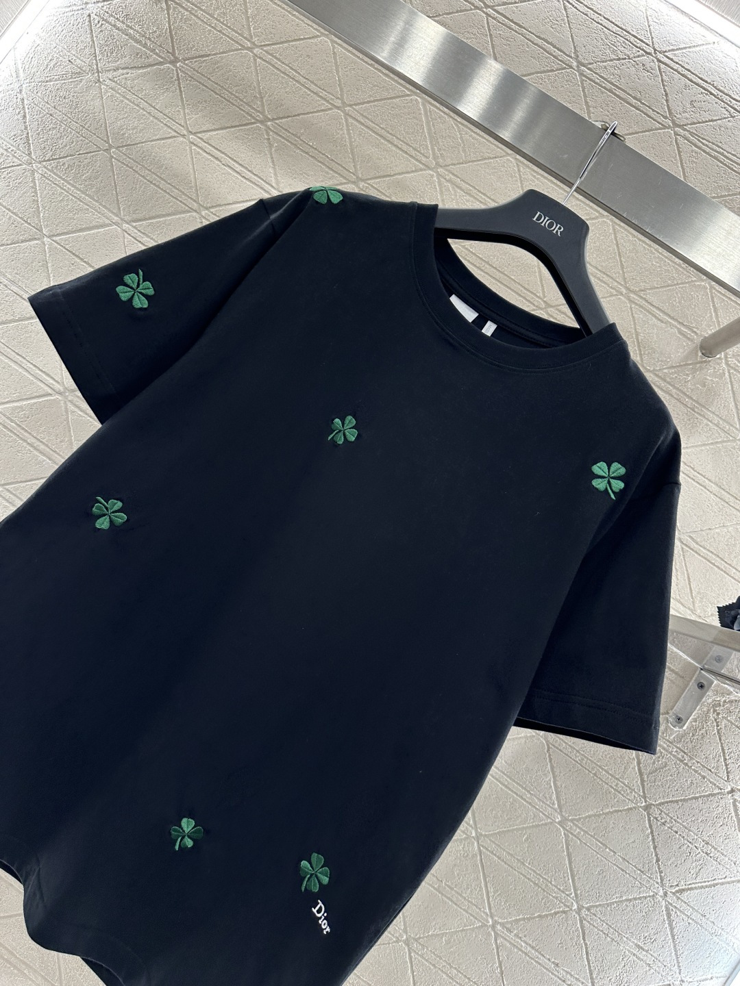♥Dio*♥2026新品上架 刺绣四叶草字母徽标𝑇𝑒𝑒定制YB原生全棉材质，质感高级，舒适柔软，圆领宽松