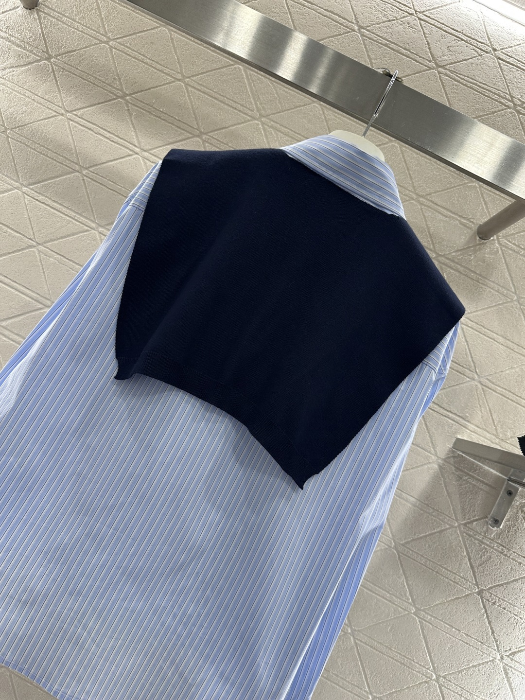 ♥Loew*♥2026新品上架 披肩领两件套条纹衬衫定制YB斜纹全棉材质，质感细腻，穿搭舒适，翻领披肩衬