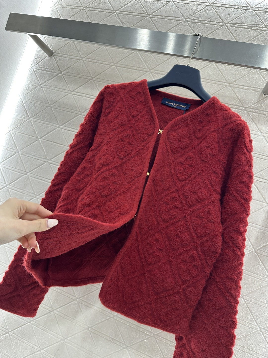 ♥Louis Vuitto*♥2026新品上架 提花针织开衫外套定制YB羊毛纱线织造，提花工艺处理，呈现