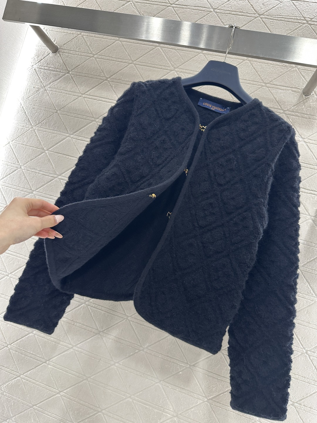 ♥Louis Vuitto*♥2026新品上架 提花针织开衫外套定制YB羊毛纱线织造，提花工艺处理，呈现
