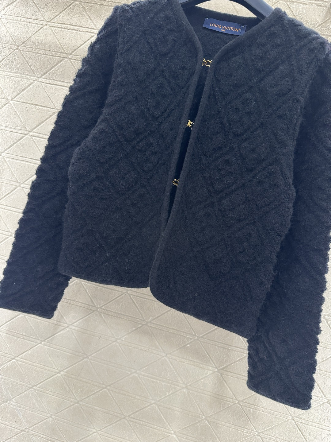 ♥Louis Vuitto*♥2026新品上架 提花针织开衫外套定制YB羊毛纱线织造，提花工艺处理，呈现