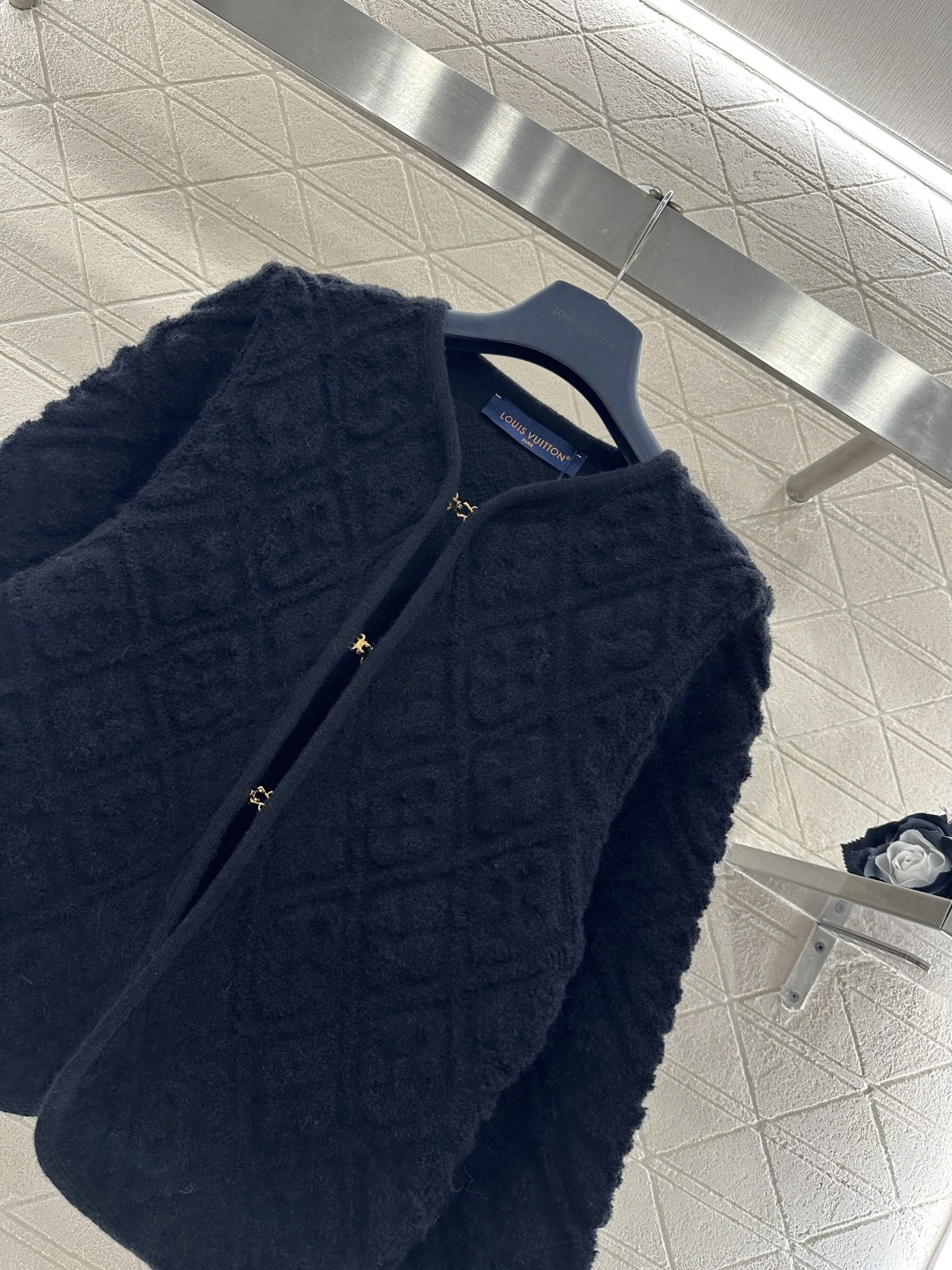 ♥Louis Vuitto*♥2026新品上架 提花针织开衫外套定制YB羊毛纱线织造，提花工艺处理，呈现