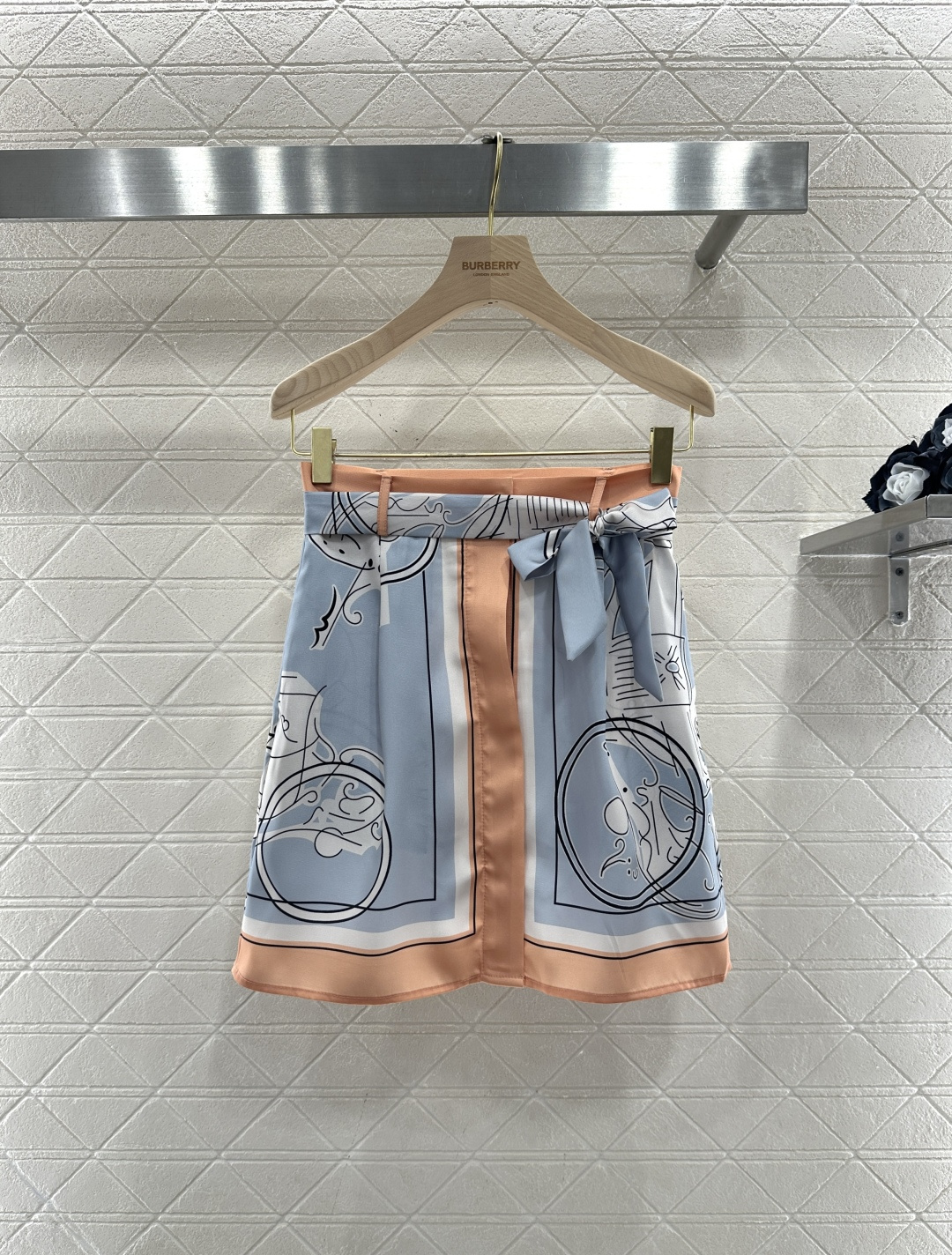 ♥Herme*♥2026新品上架 真丝印花长袖衬衫短裙套装定制YB进口百分百桑蚕丝材质，质感舒适，垂顺透