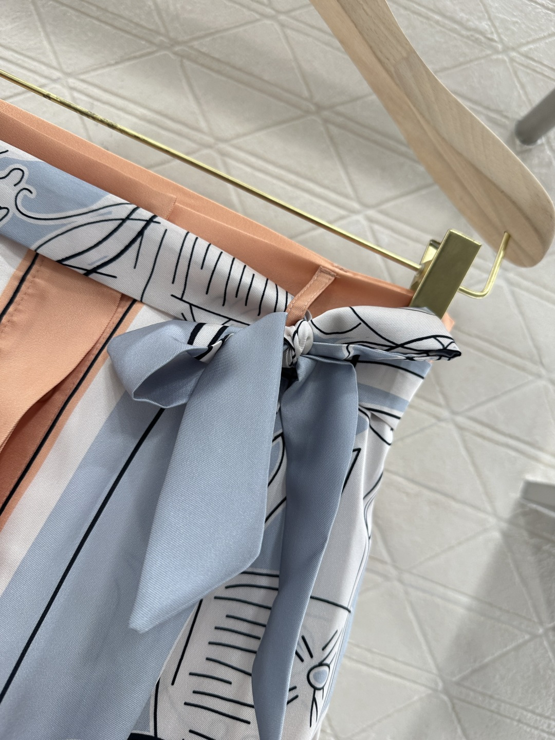 ♥Herme*♥2026新品上架 真丝印花长袖衬衫短裙套装定制YB进口百分百桑蚕丝材质，质感舒适，垂顺透