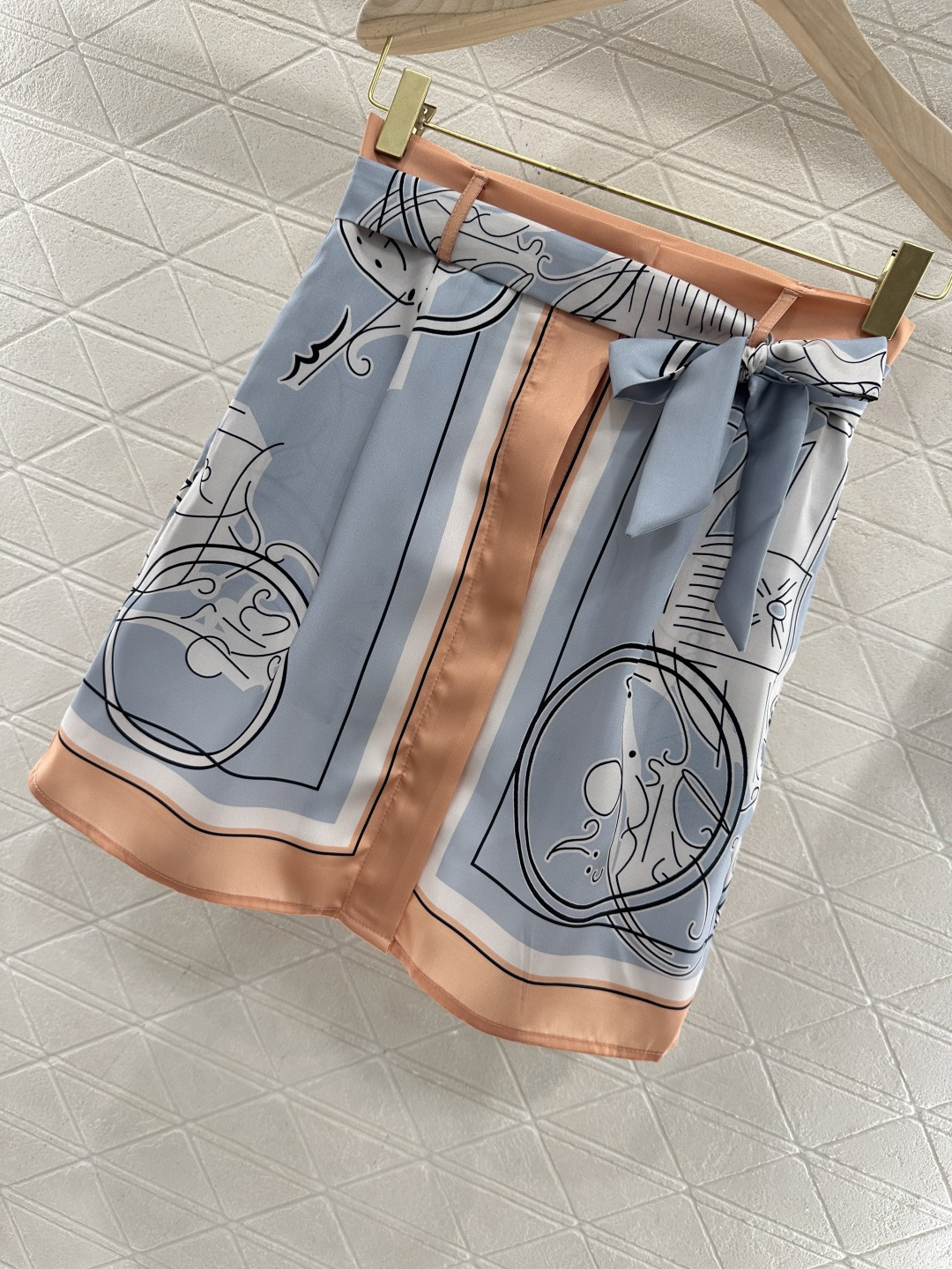 ♥Herme*♥2026新品上架 真丝印花长袖衬衫短裙套装定制YB进口百分百桑蚕丝材质，质感舒适，垂顺透