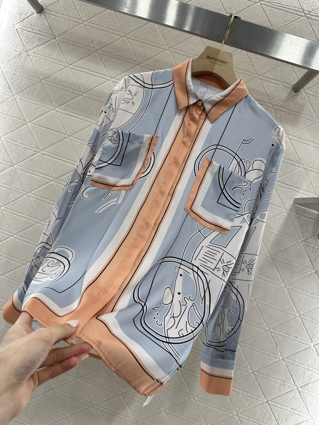 ♥Herme*♥2026新品上架 真丝印花长袖衬衫短裙套装定制YB进口百分百桑蚕丝材质，质感舒适，垂顺透