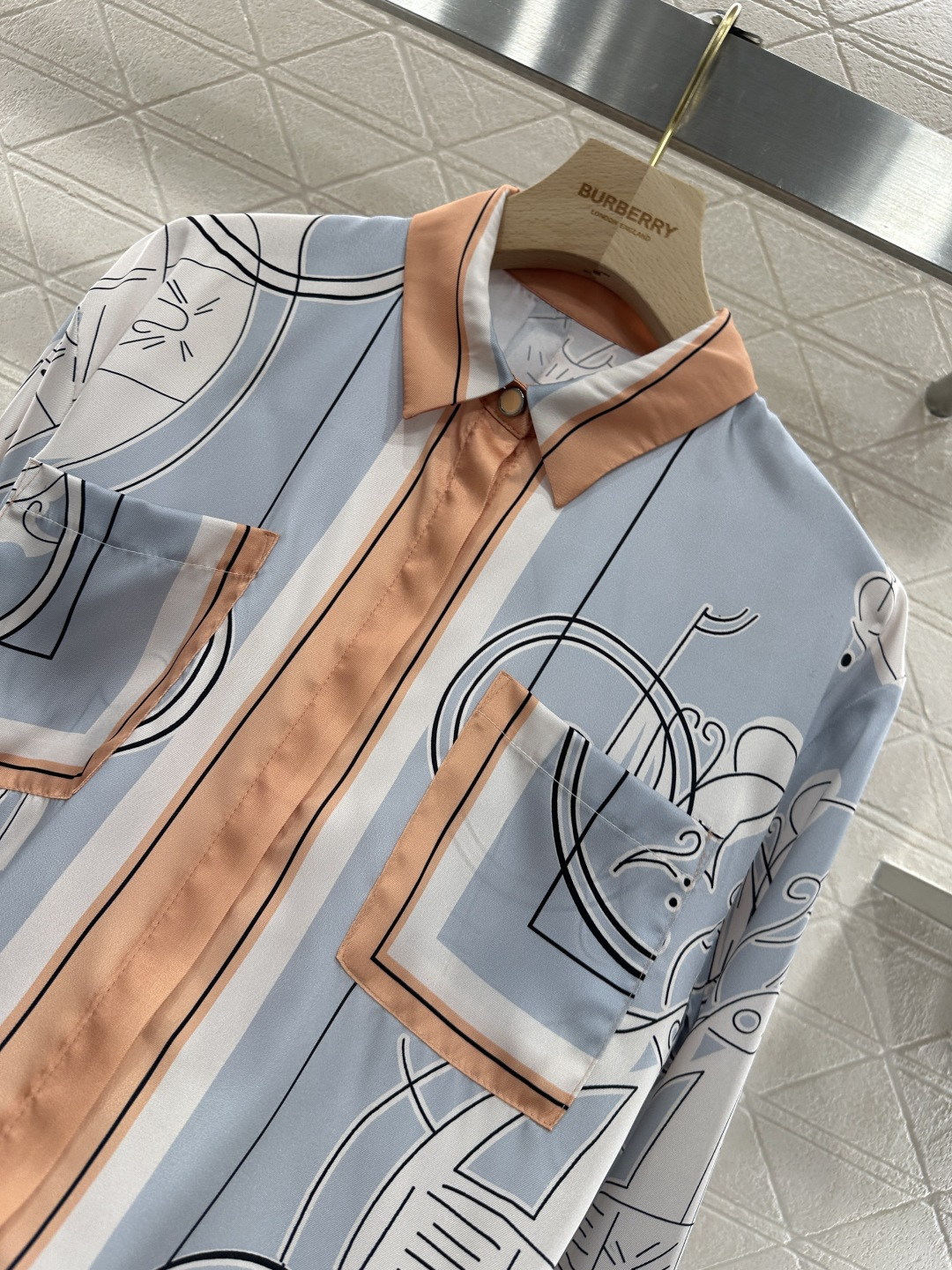 ♥Herme*♥2026新品上架 真丝印花长袖衬衫短裙套装定制YB进口百分百桑蚕丝材质，质感舒适，垂顺透
