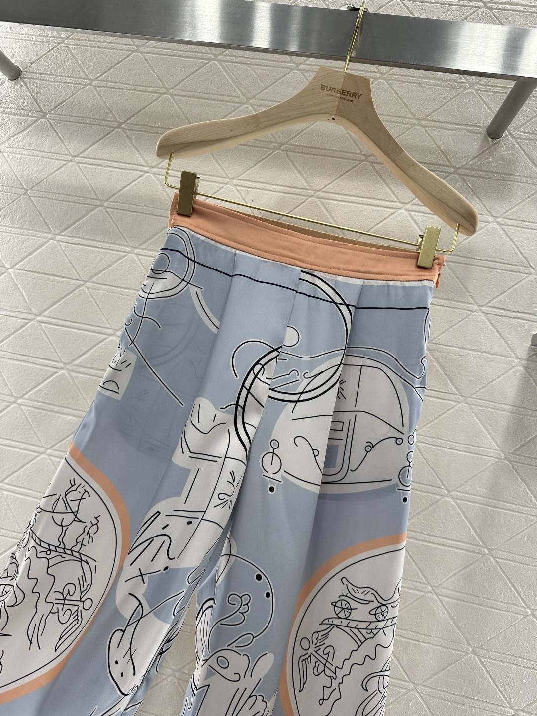 ♥Herme*♥2026新品上架 真丝印花九分裤定制YB进口百分百桑蚕丝材质，质感舒适，垂顺透气，印花阔