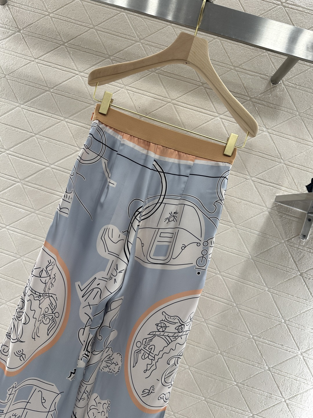 ♥Herme*♥2026新品上架 真丝印花九分裤定制YB进口百分百桑蚕丝材质，质感舒适，垂顺透气，印花阔