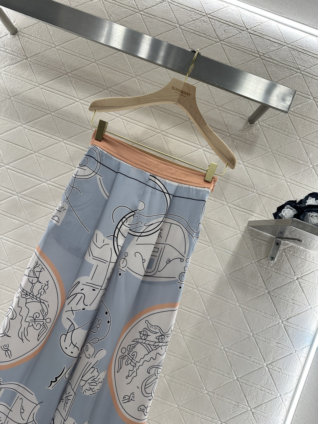 ♥Herme*♥2026新品上架 真丝印花九分裤定制YB进口百分百桑蚕丝材质，质感舒适，垂顺透气，印花阔