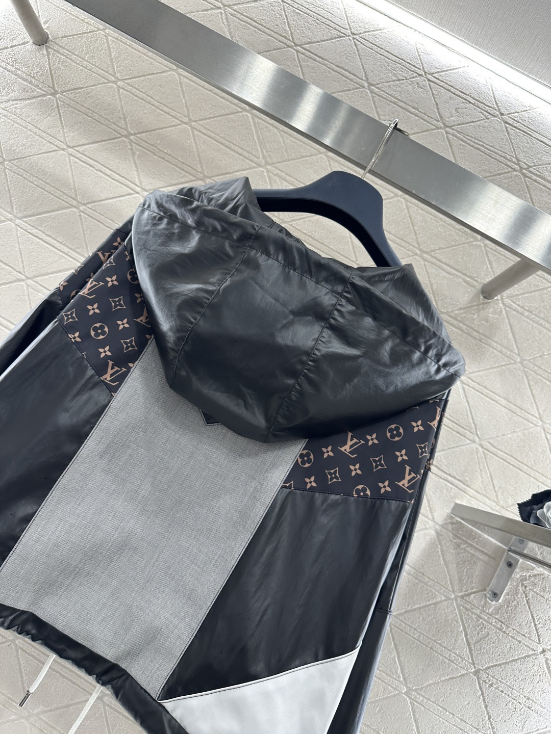 ♥Louis vuitto*♥2026新品上架 连帽拼色拉链外套定制YB进口材质，质感光泽，垂顺有型，连