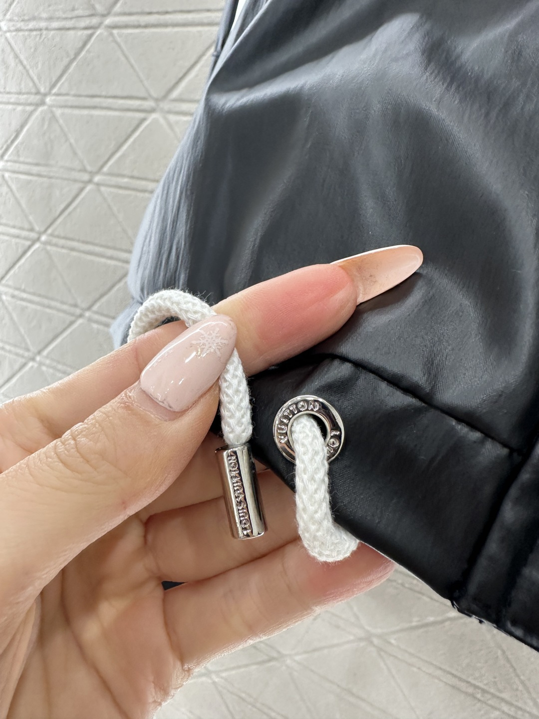 ♥Louis vuitto*♥2026新品上架 连帽拼色拉链外套定制YB进口材质，质感光泽，垂顺有型，连