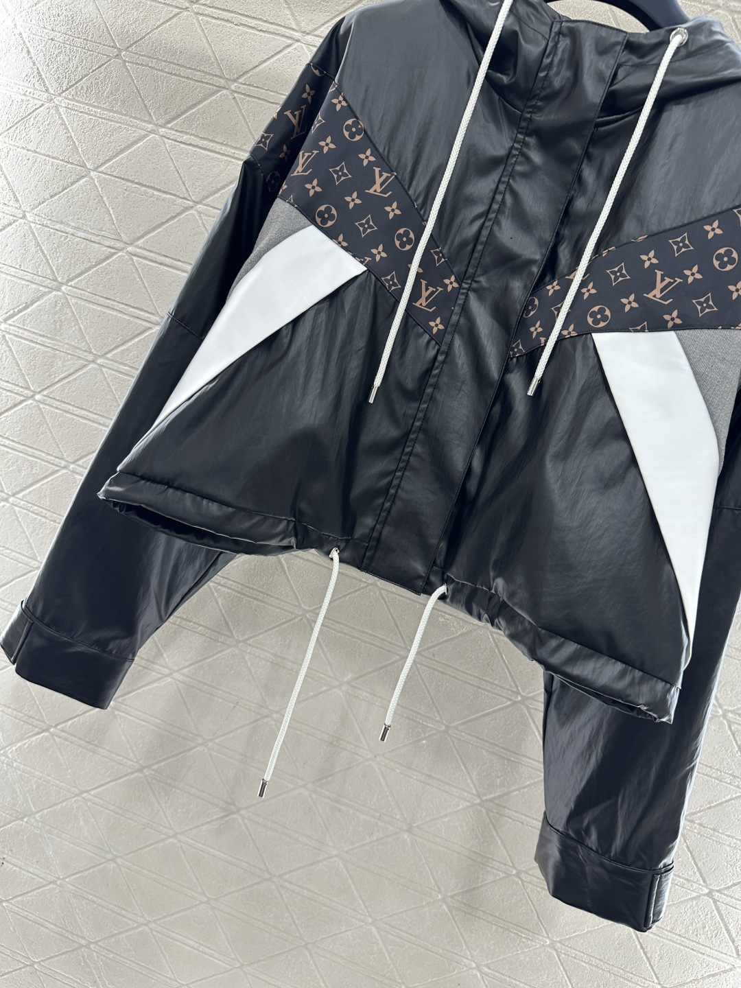 ♥Louis vuitto*♥2026新品上架 连帽拼色拉链外套定制YB进口材质，质感光泽，垂顺有型，连