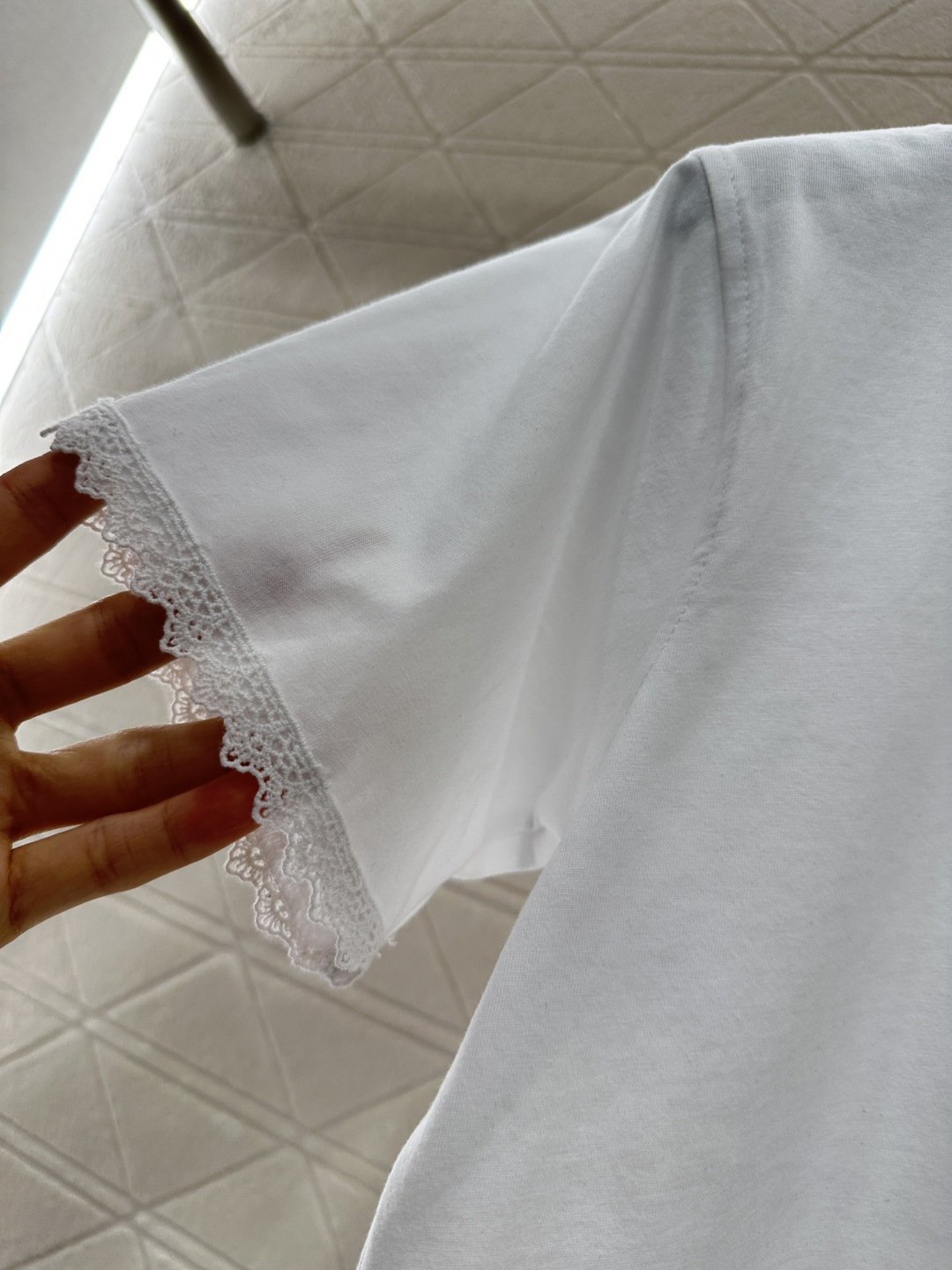 ♥Herme*♥2026新品上架 镂空刺绣徽标𝑇𝑒𝑒定制YB原生全棉材质，透气舒适，质感十足，小款T恤裁