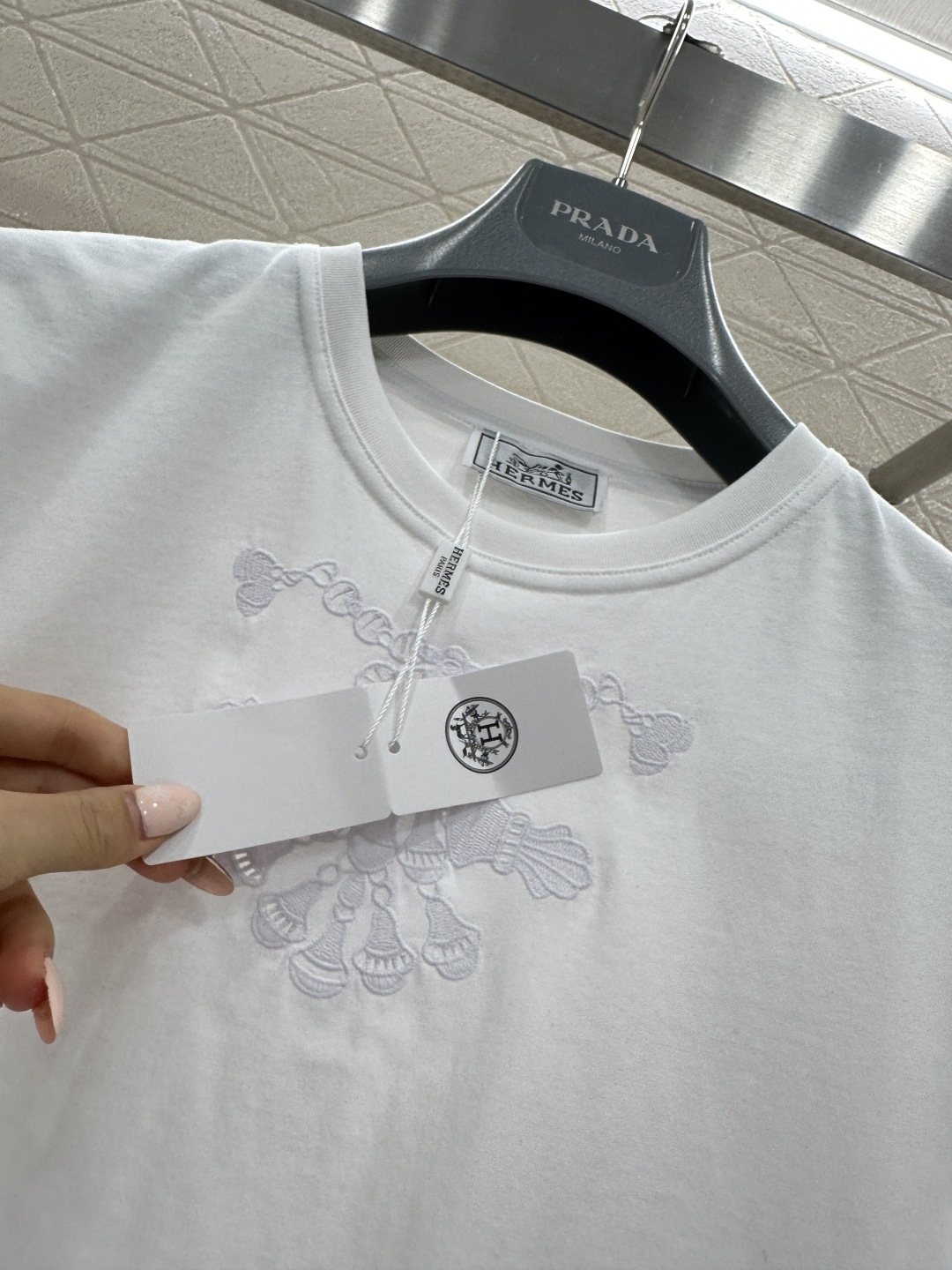 ♥Herme*♥2026新品上架 镂空刺绣徽标𝑇𝑒𝑒定制YB原生全棉材质，透气舒适，质感十足，小款T恤裁