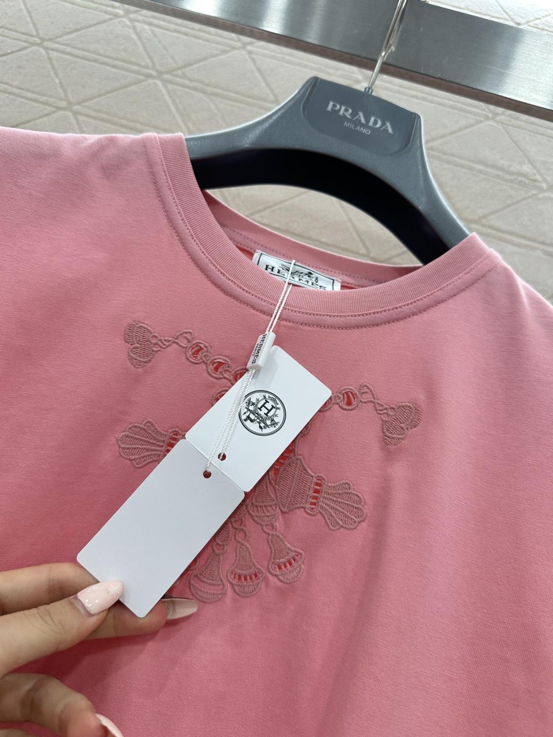 ♥Herme*♥2026新品上架 镂空刺绣徽标𝑇𝑒𝑒定制YB原生全棉材质，透气舒适，质感十足，小款T恤裁