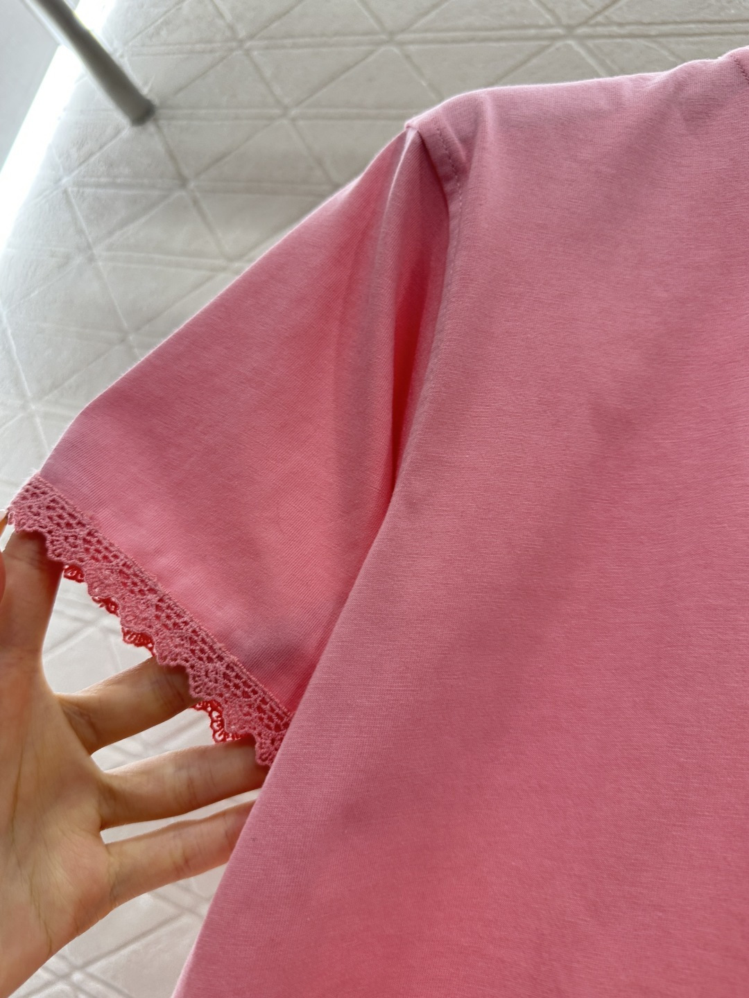 ♥Herme*♥2026新品上架 镂空刺绣徽标𝑇𝑒𝑒定制YB原生全棉材质，透气舒适，质感十足，小款T恤裁