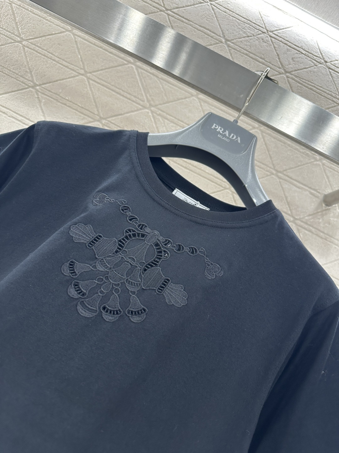 ♥Herme*♥2026新品上架 镂空刺绣徽标𝑇𝑒𝑒定制YB原生全棉材质，透气舒适，质感十足，小款T恤裁