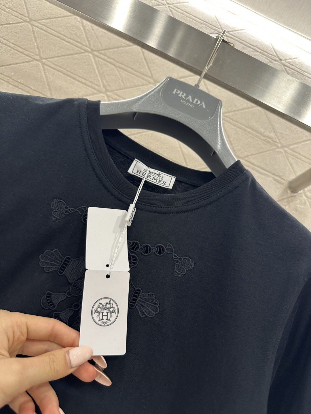 ♥Herme*♥2026新品上架 镂空刺绣徽标𝑇𝑒𝑒定制YB原生全棉材质，透气舒适，质感十足，小款T恤裁