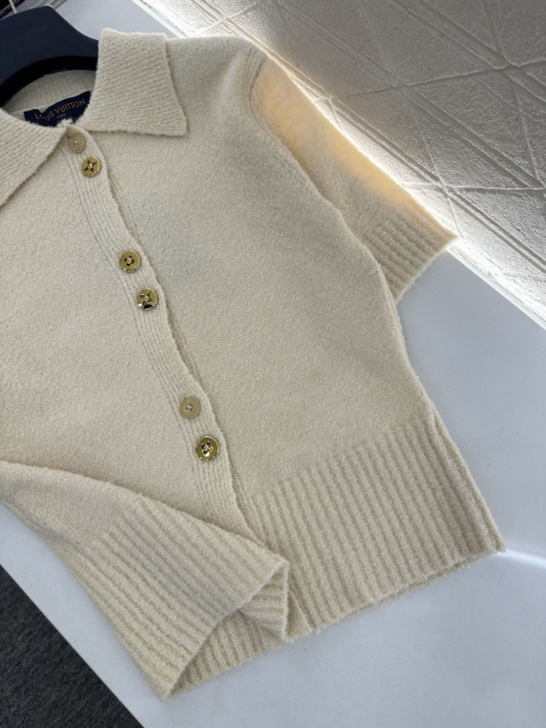 ♥Louis vuitto*♥2026新品上架 翻领针织短袖定制YB羊毛纱线织造，质感高级，舒适柔软，面