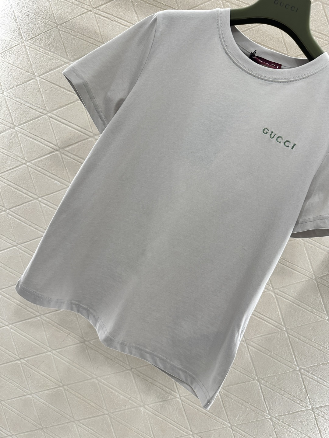 ♥Gucc*♥2026新品上架 印花字母徽标𝑇𝑒𝑒定制YB丝光全棉材质，透气舒适，质感十足，常规短袖T恤