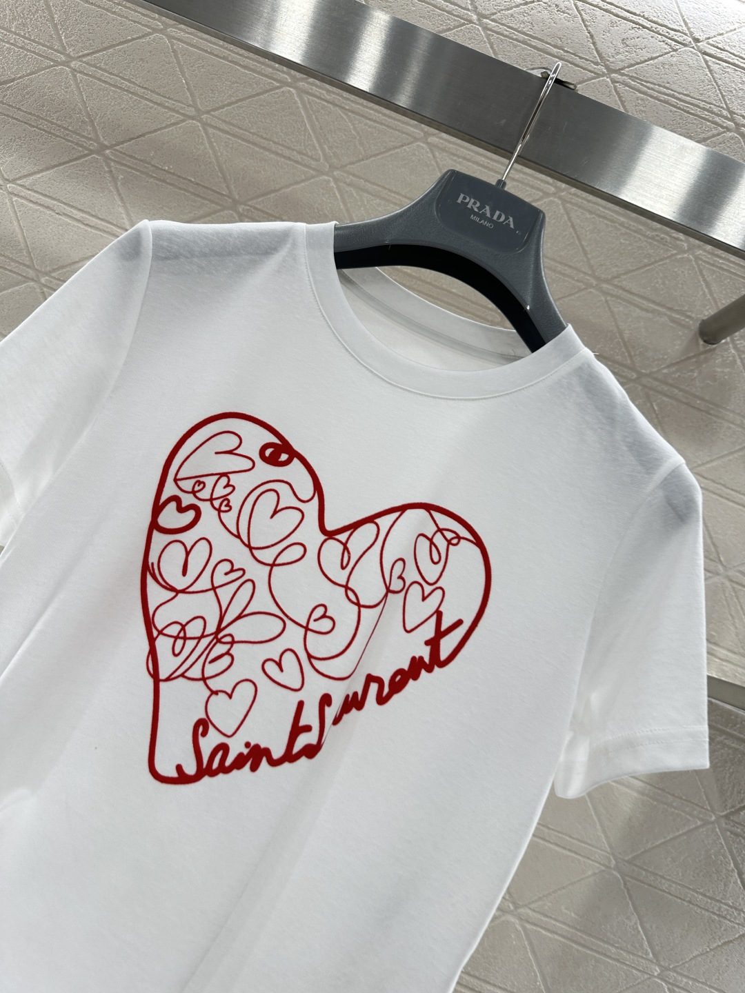 ♥Saint lauren*♥2026新品上架 植绒印花字母徽标𝑇𝑒𝑒定制YB丝光全棉材质，透气舒适，质