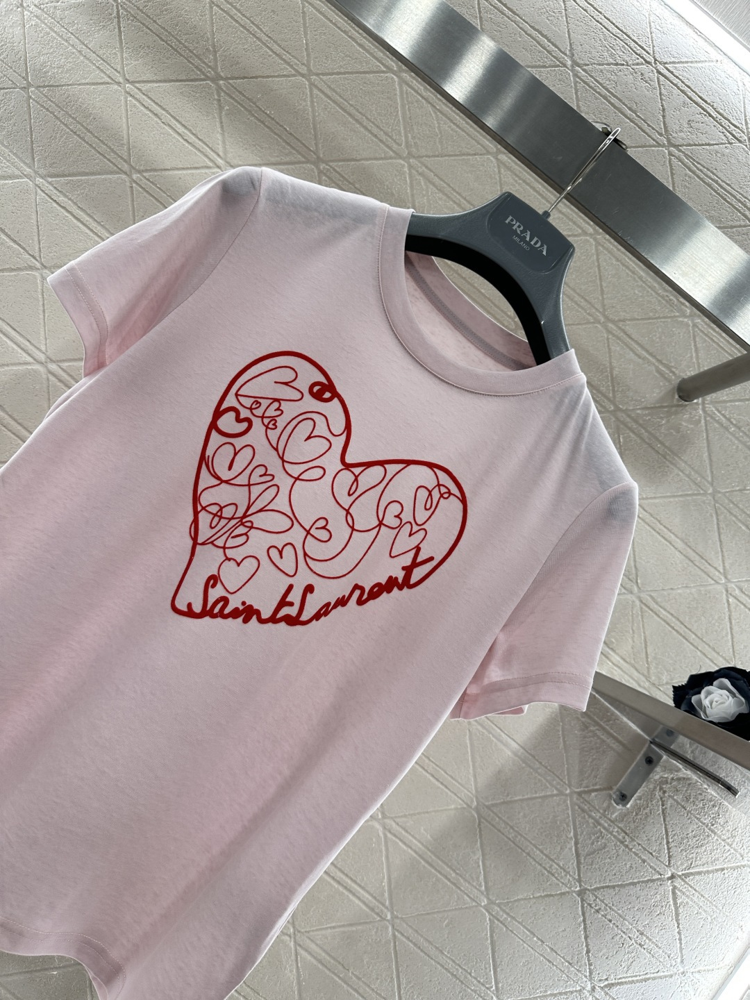 ♥Saint lauren*♥2026新品上架 植绒印花字母徽标𝑇𝑒𝑒定制YB丝光全棉材质，透气舒适，质