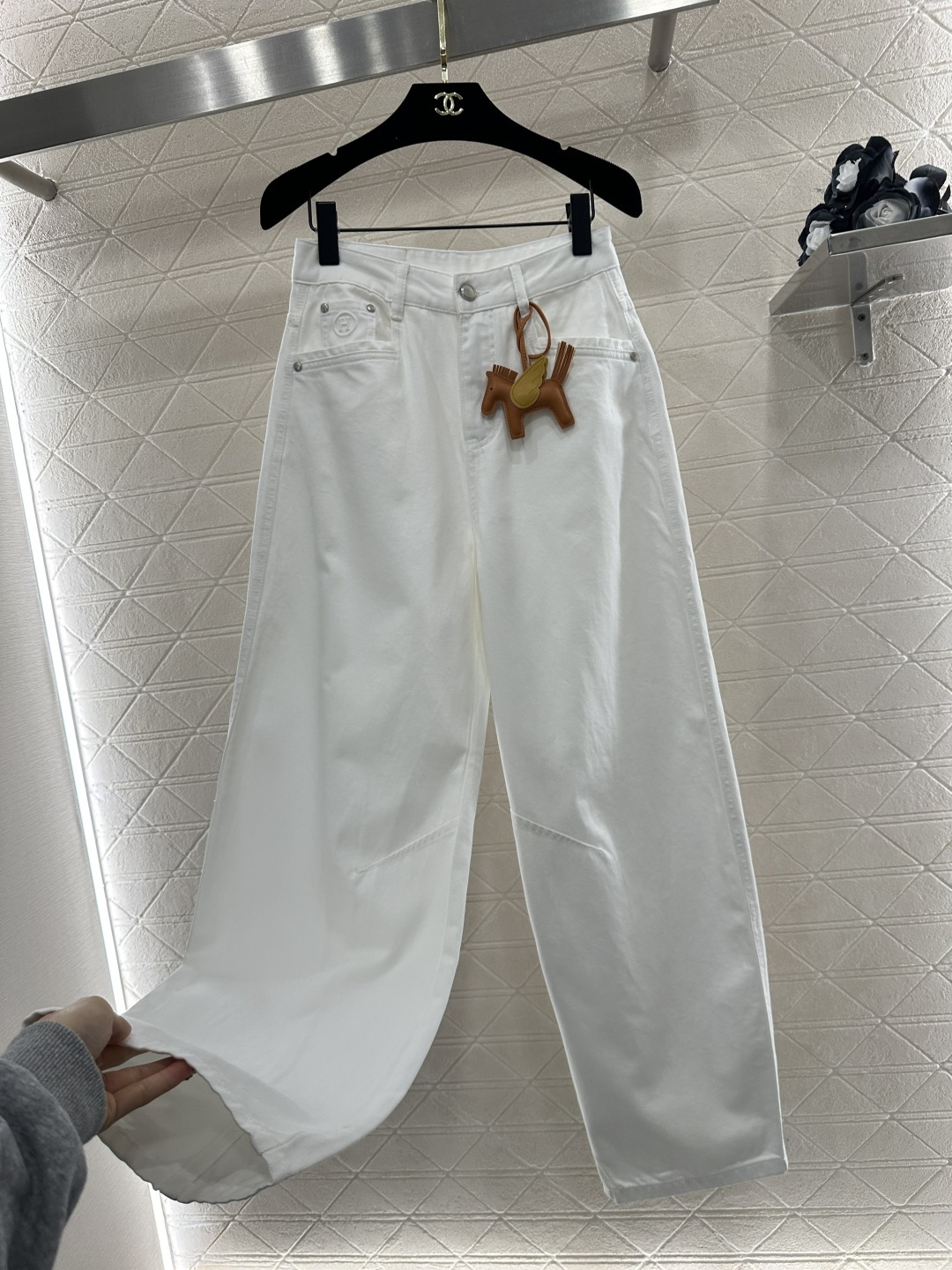 ♥Herme*♥2026新品上架 飞马挂件弯刀长裤定制YB斜纹棉牛仔材质，酵素水洗，质感拉满，高腰纯色净