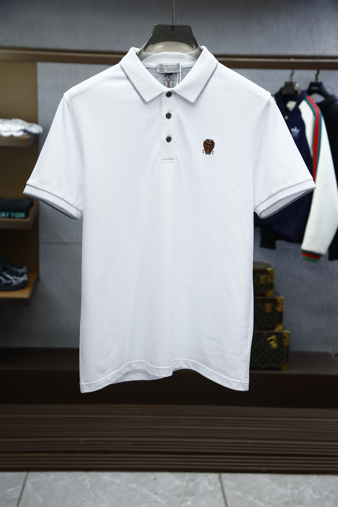 NO:128101,Bruty - a big recommendation!  2025 Early Spring. New products for sale in counters. Fashionable high-end men's clothing Polo - chest logo is fashionable / imported with extremely high density mercerized beads, extremely skin-friendly and comfortable. It feels very delicate to touch, has a good texture, is soft and breathable. It is a very good overall style. It is completely fine to wear it alone. If you like it, you can stock up in advance!  Hurry up and grab it. Size (on M/3XL) pick up the next day.,,alexander wang19860909布鲁提-重磅推荐！2025早春.新品 专柜在售 时尚高端男装Polo-胸前Logo个性时尚/进口顶极高密度丝光珠地,极为亲肤舒适 摸上去非常的细腻,质感很好,舒软透气,整体非常不错的一款,内搭单穿都完全没问题,喜欢的亲也可以提早囤货！赶紧下手抢吧.尺码（于M/3XL）隔天取货.,,alexander wang,Men's clothing