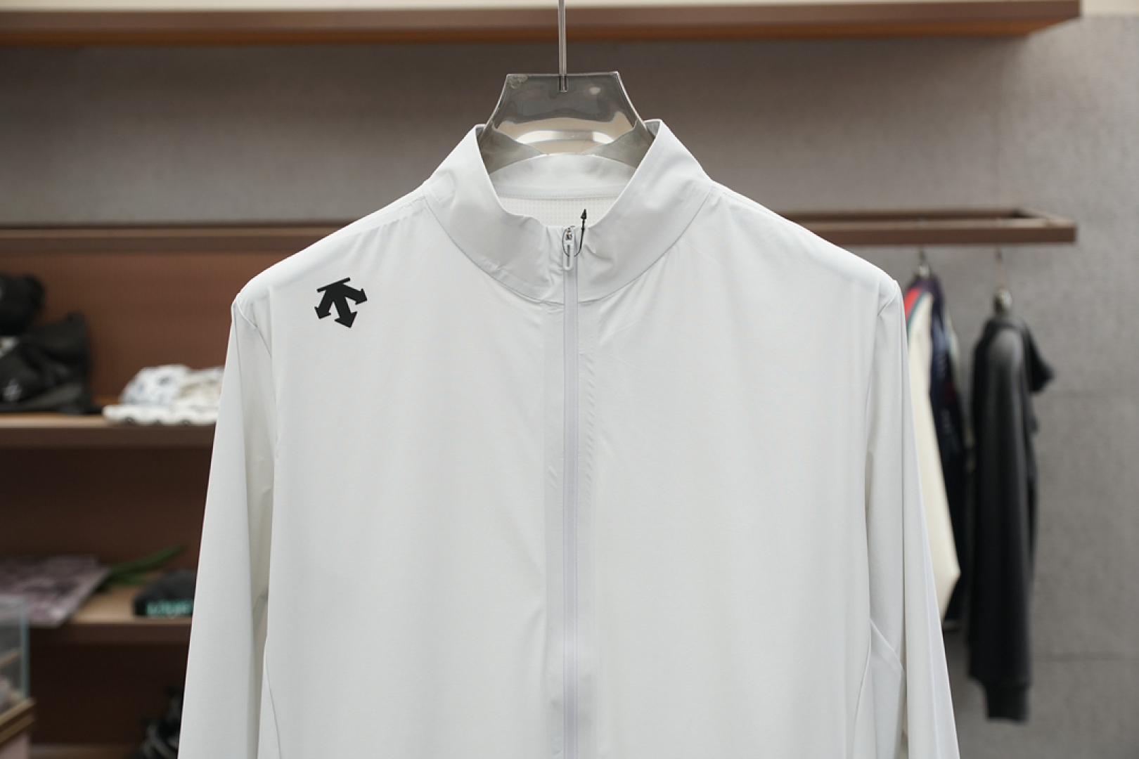 New Men’s Sunproof Jacket: Customized Fabrics for Summer Comfort and Style - 图片 3