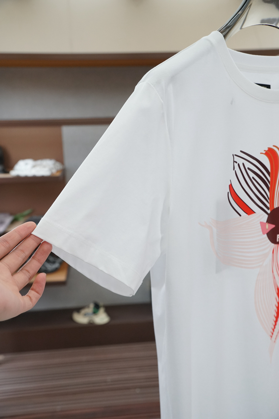 
2025春夏系列新品🇨🇳
Fendi 芬迪-男士圆领短袖🍃奢华品牌字母LOGO标识标注👍🏼上身就能体会