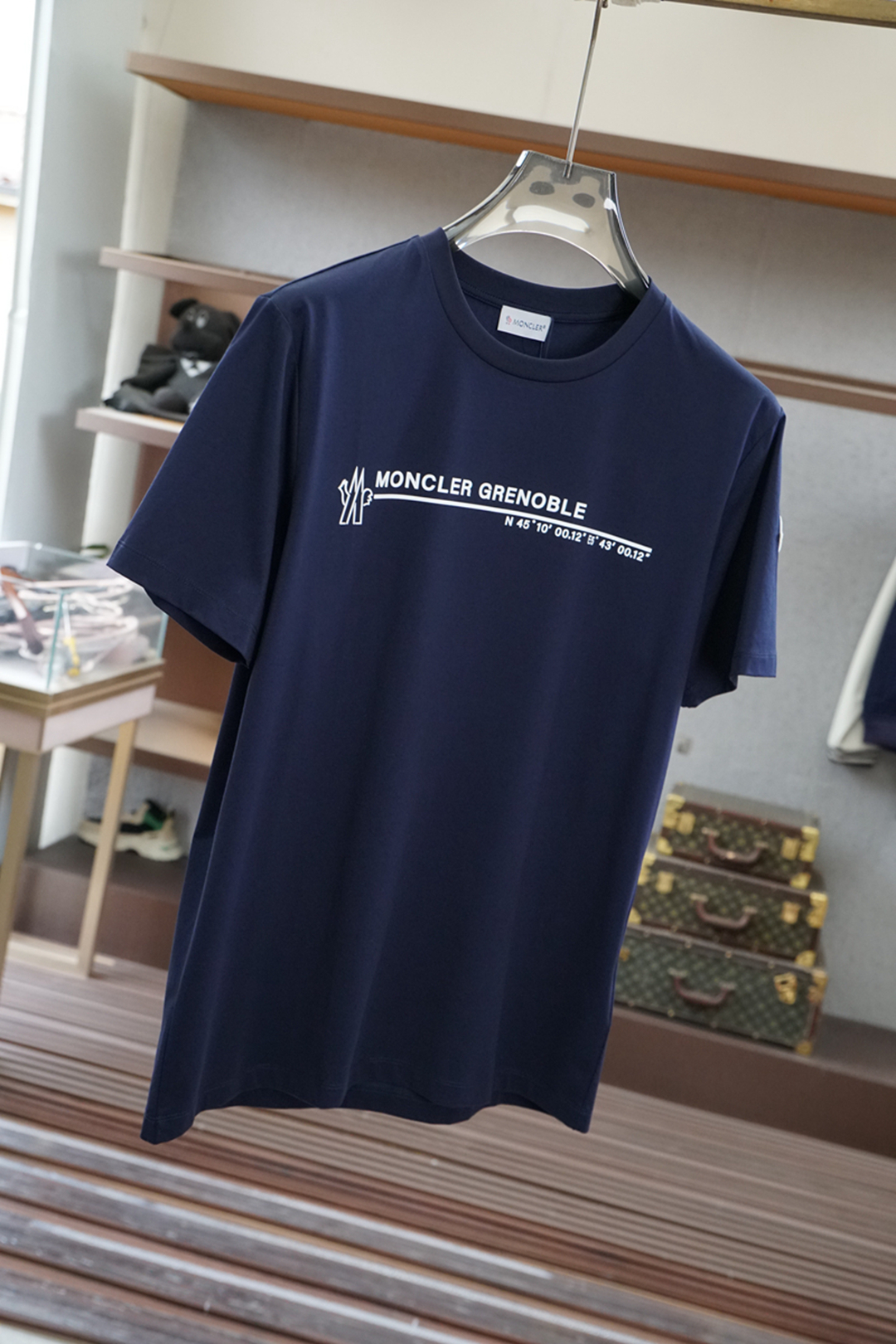 
2025春夏系列新品🇨🇳
蒙口/男士圆领短袖🍃奢华品牌字母数码印花LOGO标识标注👍🏼上身就能体会这款