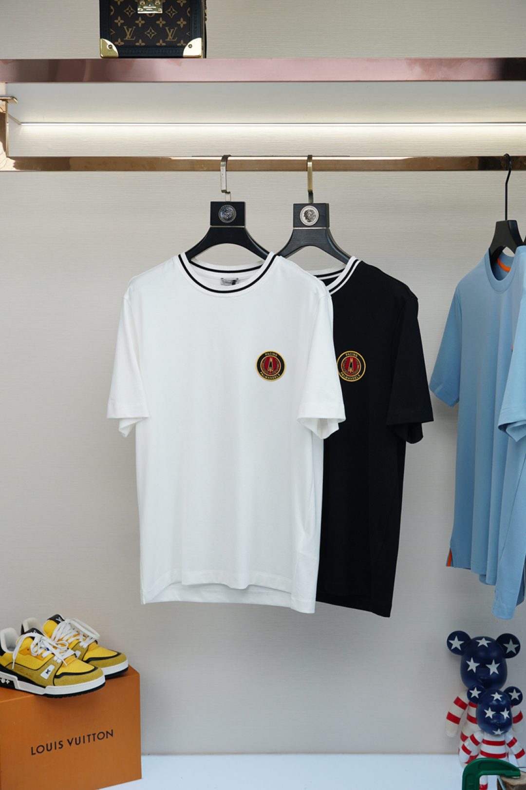 蒙口 Moncler-2025ss最新短T
面料采用32支双股新疆长绒棉紧密圆领短