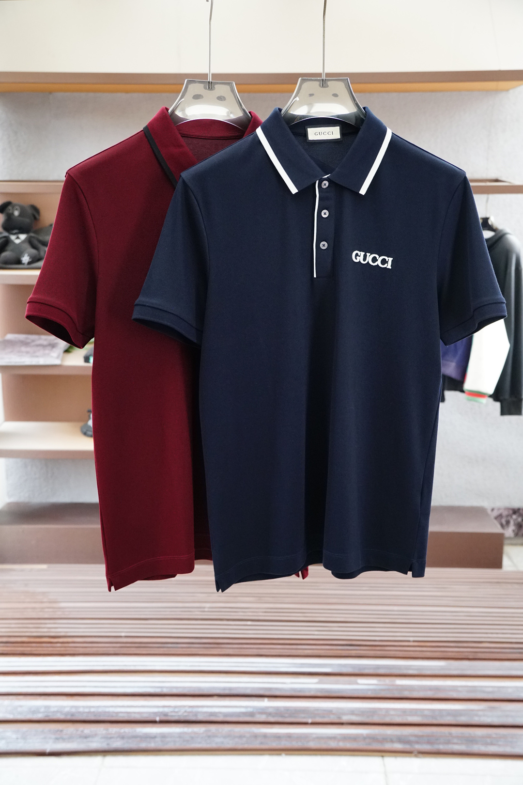 Gucci 古奇
专柜同步2025ss夏季新品,男士胸前经典徽标标识商务休闲撞色领短袖Polo衫!贸易