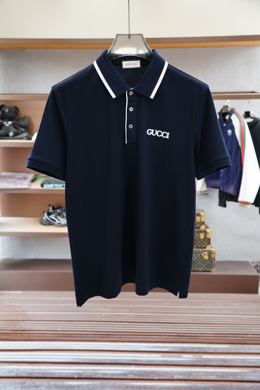 Gucci 古奇
专柜同步2025ss夏季新品,男士胸前经典徽标标识商务休闲撞色领短袖Polo衫!贸易