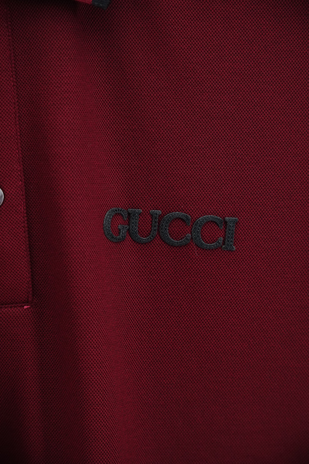 Gucci 古奇
专柜同步2025ss夏季新品,男士胸前经典徽标标识商务休闲撞色领短袖Polo衫!贸易