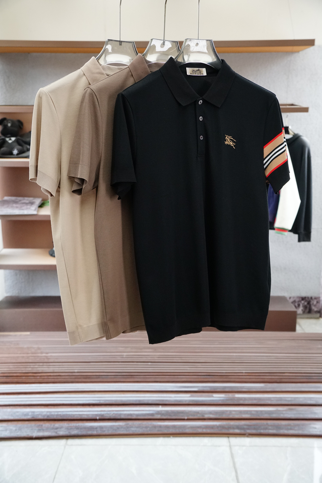 BBR巴宝莉
25SS春夏款顶级网眼珠地棉布翻领短Tee,胸口口袋logo标识刺绣短袖Polo衫!贸易