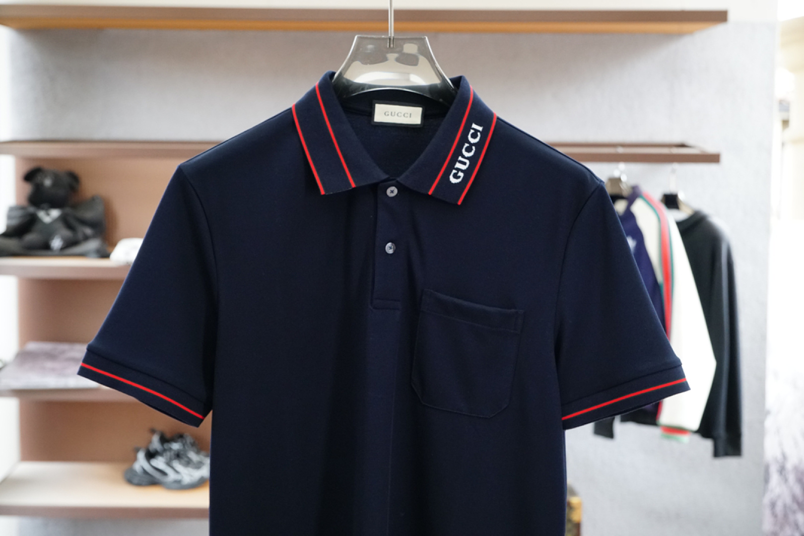 Gucci 古奇
专柜同步2025ss夏季新品,男士胸前经典徽标标识商务休闲撞色领短袖Polo衫!贸易