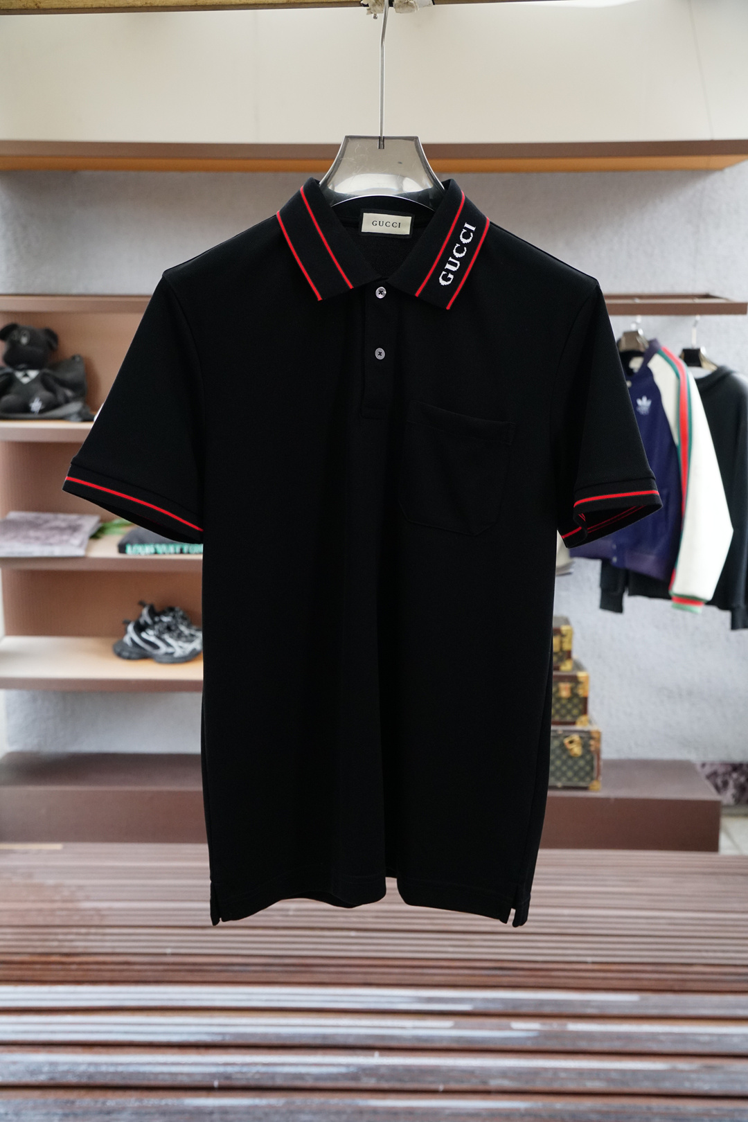 Gucci 古奇
专柜同步2025ss夏季新品,男士胸前经典徽标标识商务休闲撞色领短袖Polo衫!贸易