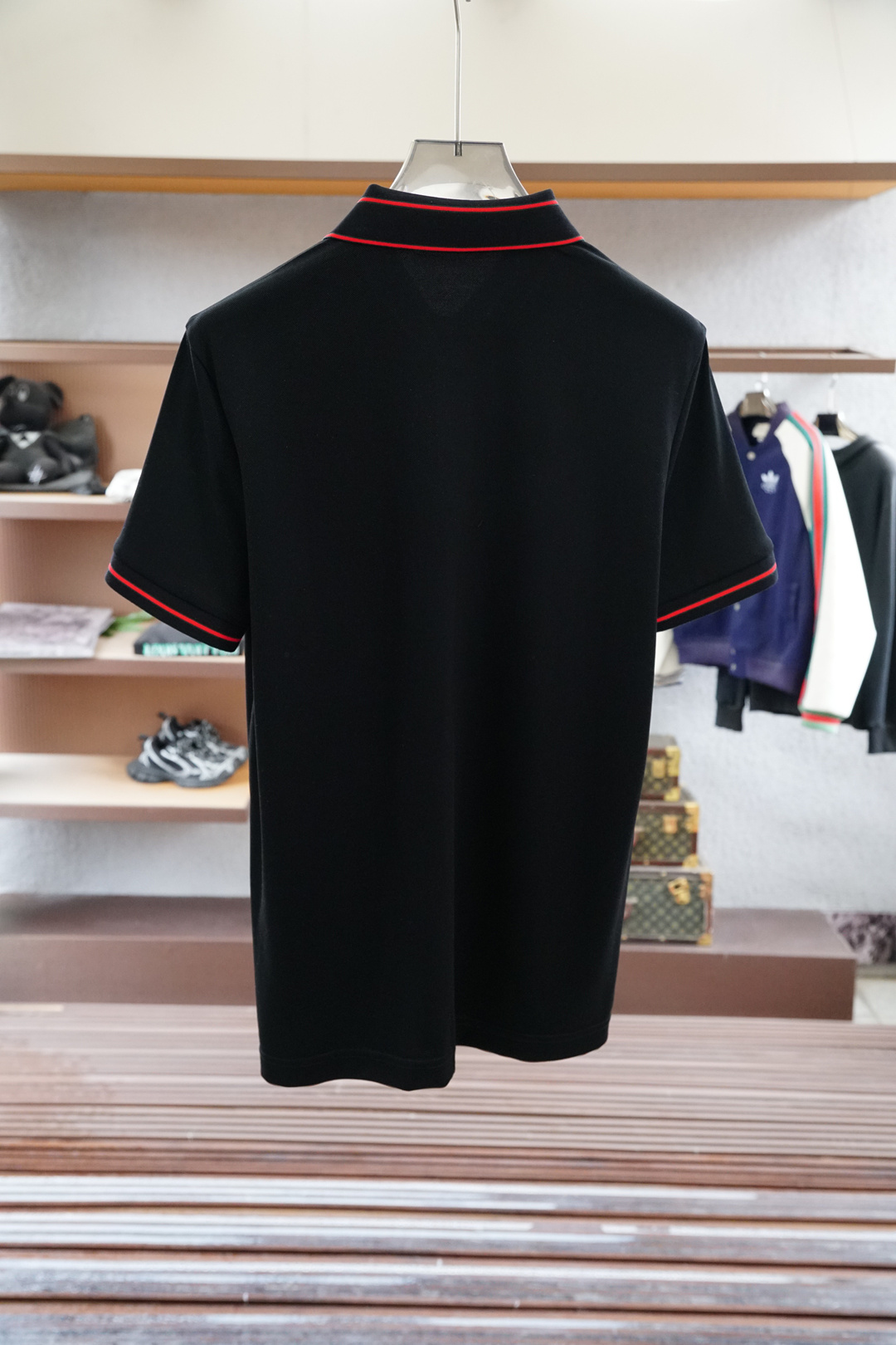 Gucci 古奇
专柜同步2025ss夏季新品,男士胸前经典徽标标识商务休闲撞色领短袖Polo衫!贸易