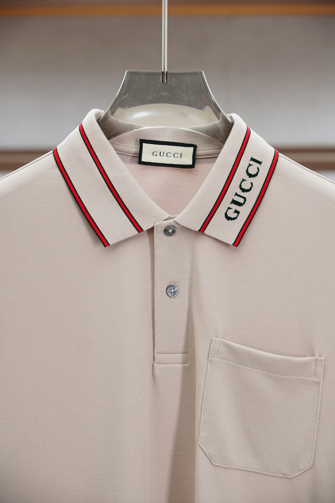 Gucci 古奇
专柜同步2025ss夏季新品,男士胸前经典徽标标识商务休闲撞色领短袖Polo衫!贸易