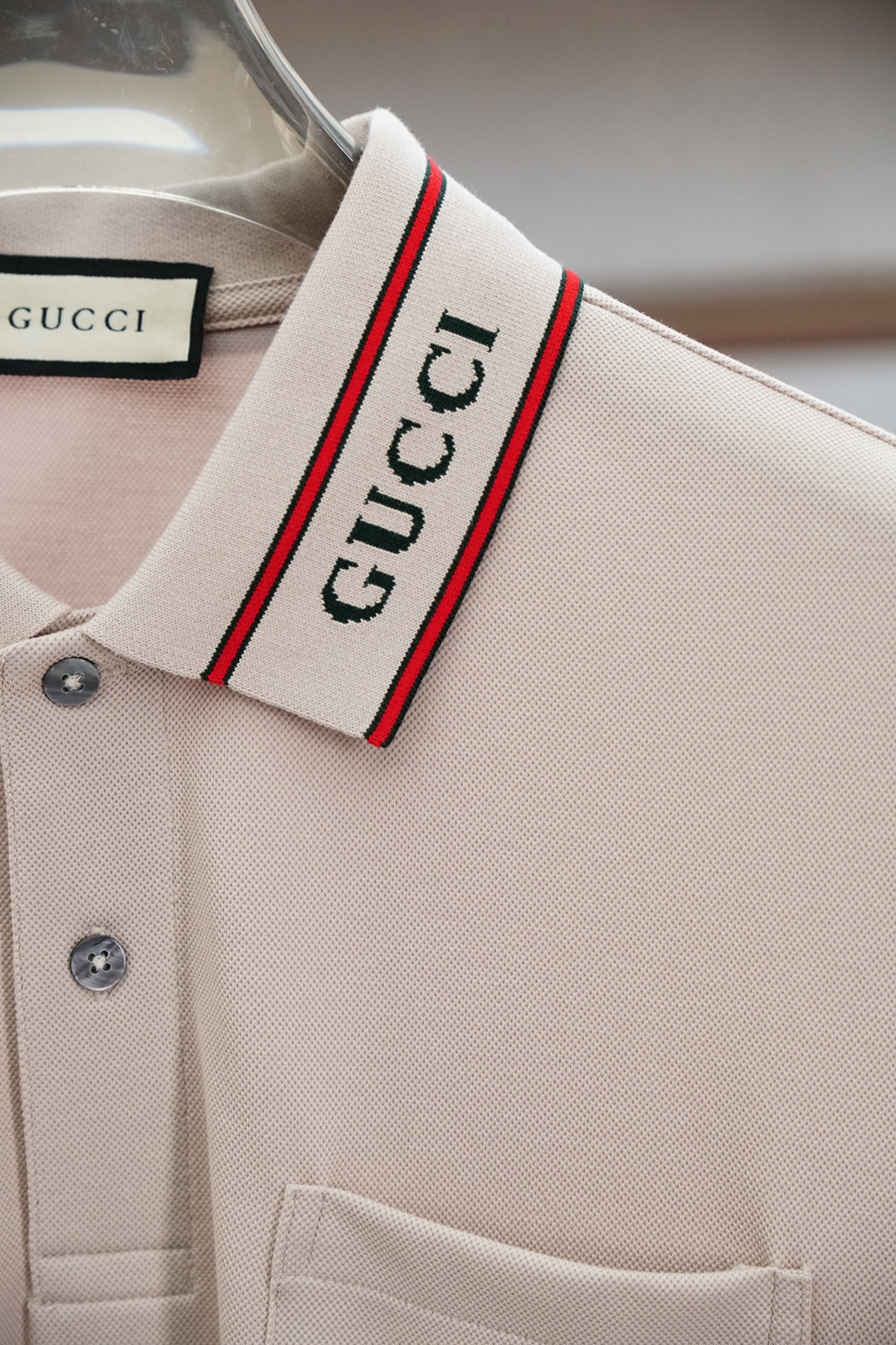 Gucci 古奇
专柜同步2025ss夏季新品,男士胸前经典徽标标识商务休闲撞色领短袖Polo衫!贸易