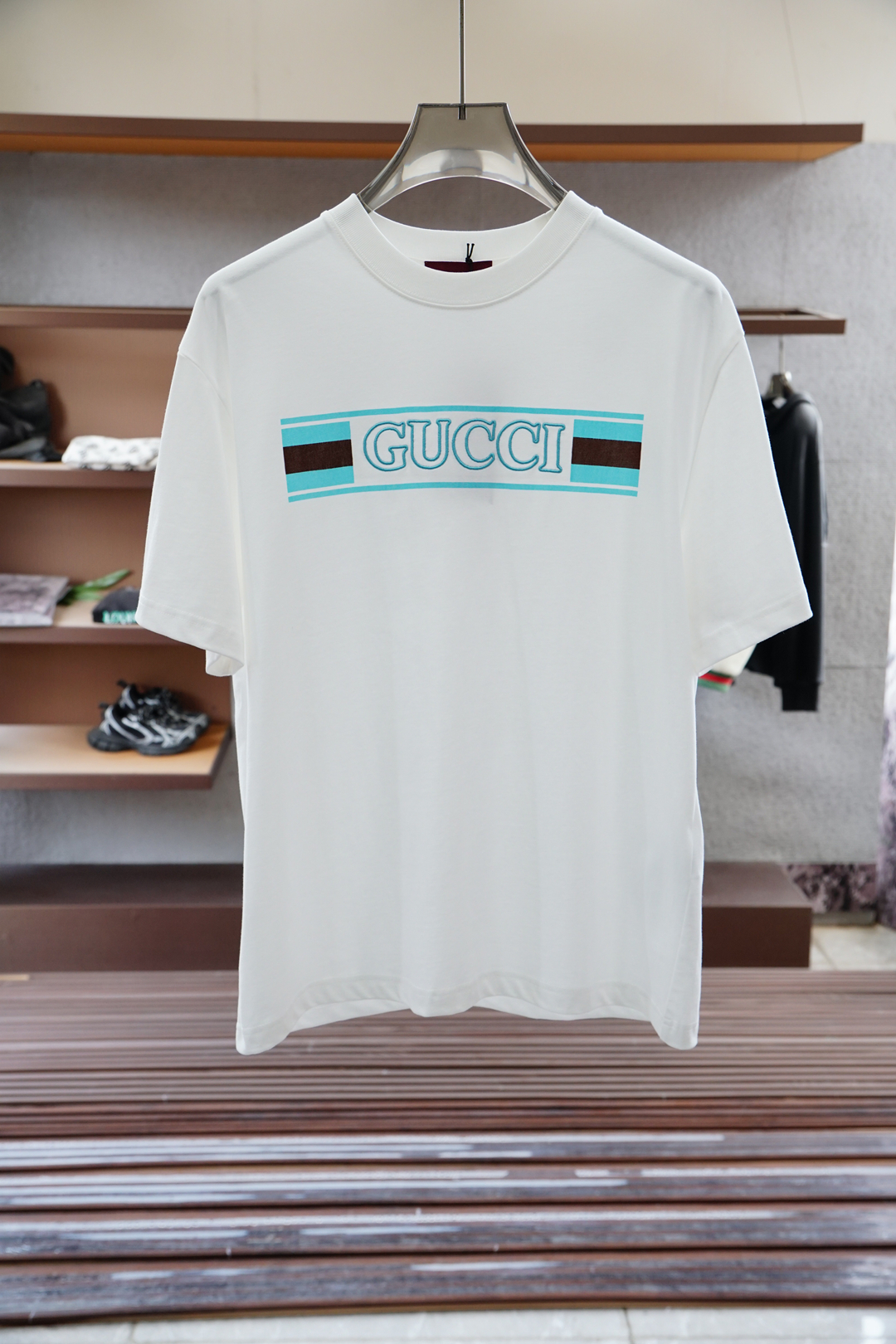 
Gucci 古奇
2025春夏系列新品🇨🇳  
爆款返单推荐🔥🔥🔥
圆领短袖T恤。选用进口欧棉，以天然