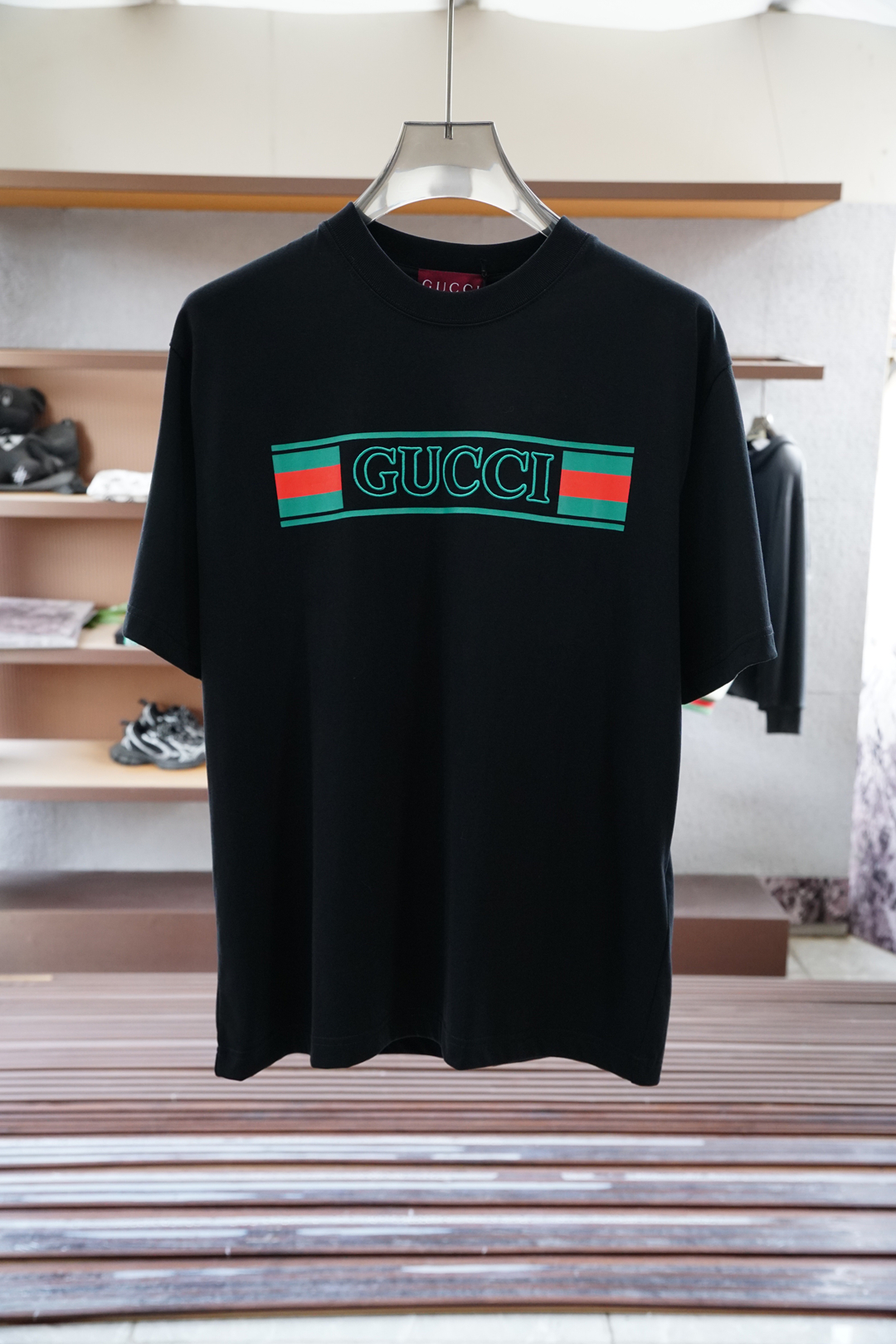 
Gucci 古奇
2025春夏系列新品🇨🇳  
爆款返单推荐🔥🔥🔥
圆领短袖T恤。选用进口欧棉，以天然