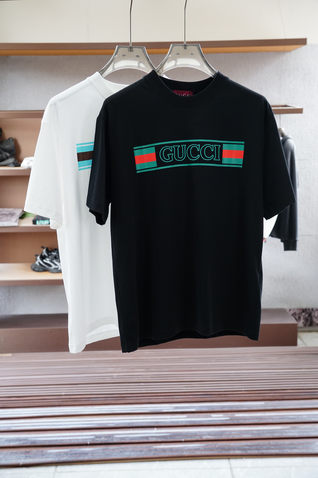 
Gucci 古奇
2025春夏系列新品🇨🇳  
爆款返单推荐🔥🔥🔥
圆领短袖T恤。选用进口欧棉，以天然